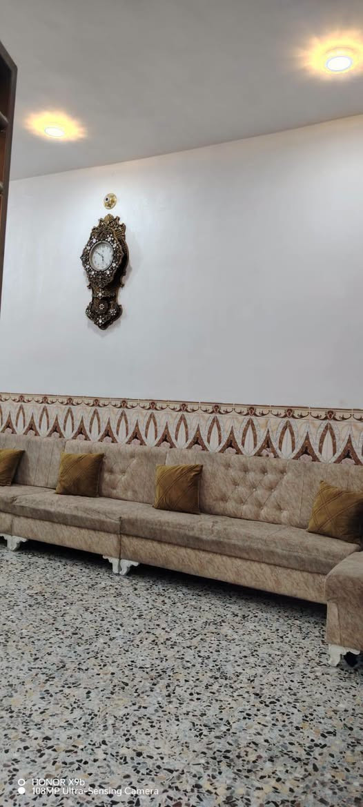 🏡 السلام عليكم ورحمة الله وبركاته

🌟 دار للبيع – فرصة مميزة بموقع ممتاز في بابل / المدحتية 🌟

📍 العنوان:
بابل – المدحتية – شارع علي قماره خلف حسينية الشهداء

✅ نوع السند: طابو زراعي (سند 25).
✅ الدار باسم المالك شخصياً. سند
✅ تحويل الملكية إلى اسم المشتري في اليوم التالي بعد الشراء.

📐 المساحة: ٢٠٠ متر مربع.
📏 الواجهة: ١٠ متر.
📏 النزال: ٢٠ متر.

🏗 مواصفات البناء:

- بناء حديث بدرجة أولى.
- طابوق مع سقف صب كونكريت.
- تنفيذ وإشراف مهندس مدني.

🏠 تفاصيل الدار: طابقين
    الطابق الأول 
- غرفتان، نوم ٢
- استقبال.
- صالة.
- مطبخ
- ممر خلفي وجانبي
- طارمة 
  حديقه
- صحيات داخلية وخارجية.

🚰 الطابق الثاني
    عدد الغرف ٢
    صاله 
    خدمات كامله من
- ماء وكهرباء متوفرة.
- شارع فرعي بعرض 7 أمتار.
- أرضية البيت كاشي درجه اولى
📅 سنة البناء: حديث

💰 السعر: ١١٥ مليون دينار عراقي قابل للتفاوض.
  بناء وتصاميم تركي من اجود أنواع المواد 
📞 للاستفسار والمعاينة:
مكتب دلالية وائل الهندي
📍 شارع 60 – قرب سلوان أبو الكاشي – مقابل أسواق أبو العبد.

📱 وائل الهندي: ***********
📱 أبو علي: ***********
