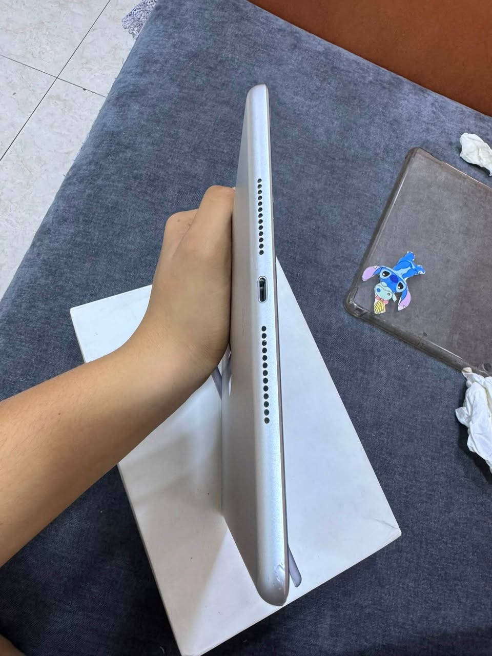ايباد9للبيع ايباد نضيف جدا كلشي مابي لا داخل صيانه ولا اي شي الايباد جدا نضيف ميجي ويا كارتونته للبيع السعر220الف وبي مجال رقم الهاتف:***********موجود واتساب يجي ويا كفر يحتاجله بس لزكه للشاشه ببجي 60فريم فريمات حقيقيه مكاني بغداد البياع
