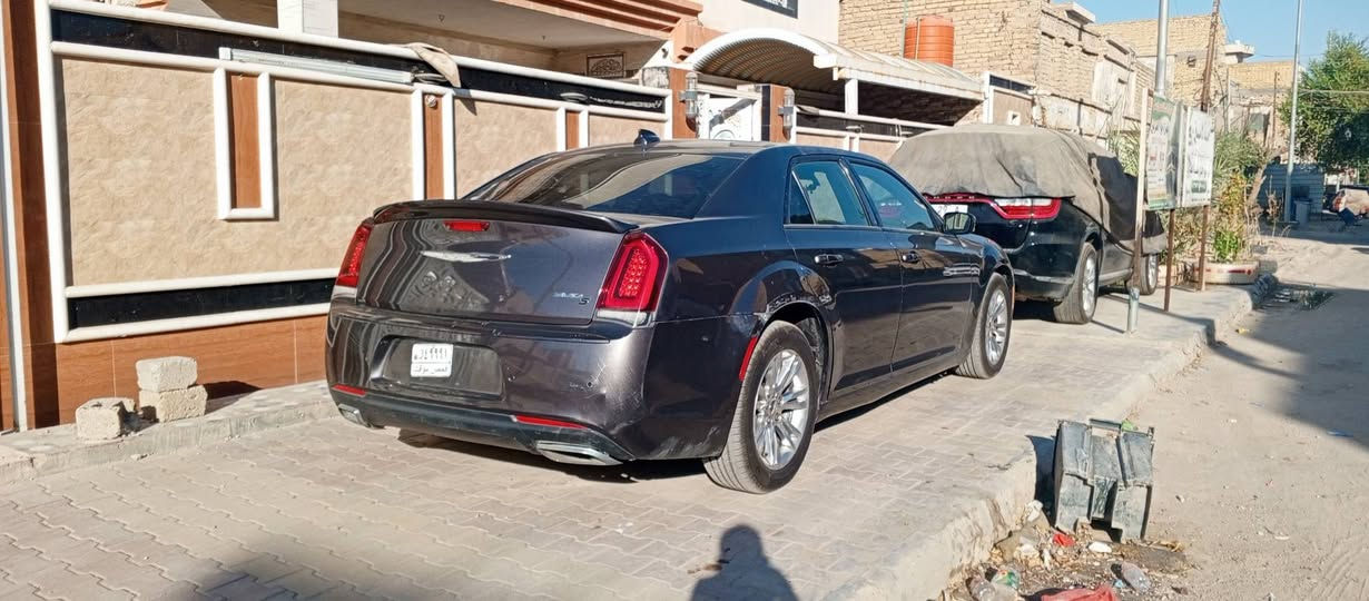 السلام عليكم أوباما 18Sفول مواصفات ظباط حادث فقط دعامية خلفية واجه بيه مسبق بنيد مبدل أصلي بدون صبغ وجاملغ كلير بدون معجون السيارة حيل جديدة 
مواصفات S
بونراما 
رادار جانبي رادار خلفي
حساسات أمامية وخلفية 
كشنات حظن أسود 
تحكم ستيرن تدفئة تبريد 
تو ويل محرك ستة سلندر 3600
ويل مكسيكي تخم تاير السيارة حيل جديدة بالكارتون 
***********
