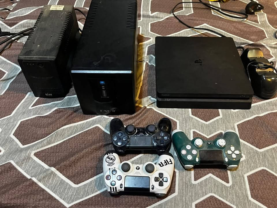 🎮 بلايستيشن 4 للبيع

🔹 هارد 512GB
🔹 مهكر
🔹 ويا 5 ألعاب
🔹 4 جوستكات
🔹 شاحن جوستكات
🔹 2 UPS

💰 السعر: 350 ألف دينار
📍 العنوان: بغداد – شارع فلسطين
📞 للاتصال: ***********
