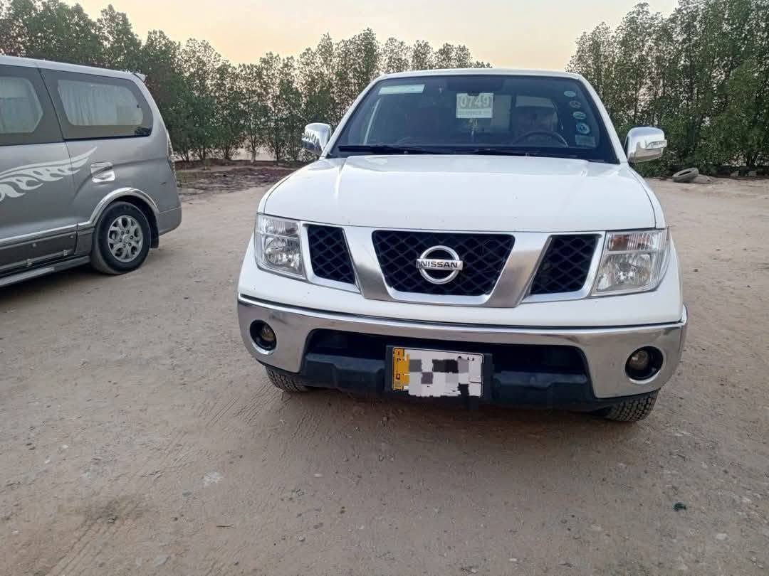 السلام عليكم نيفاره للبيع ٢٠١١ كير عادي رقم بصره بيهه صبغ مكانين وخشم الجاملغ ٥ اصابع بدون دواخل محرك مفتوح لا ينقص ولا يبخر وبيهه منضومة غاز تبريد ثلج حداده جاهزه تخم تاير ٨٠٪ سياره جاهزه من كلشي السعر ٩٥ مكاني البصره أبو الخصيب كوت ثويني رقمي ***********

