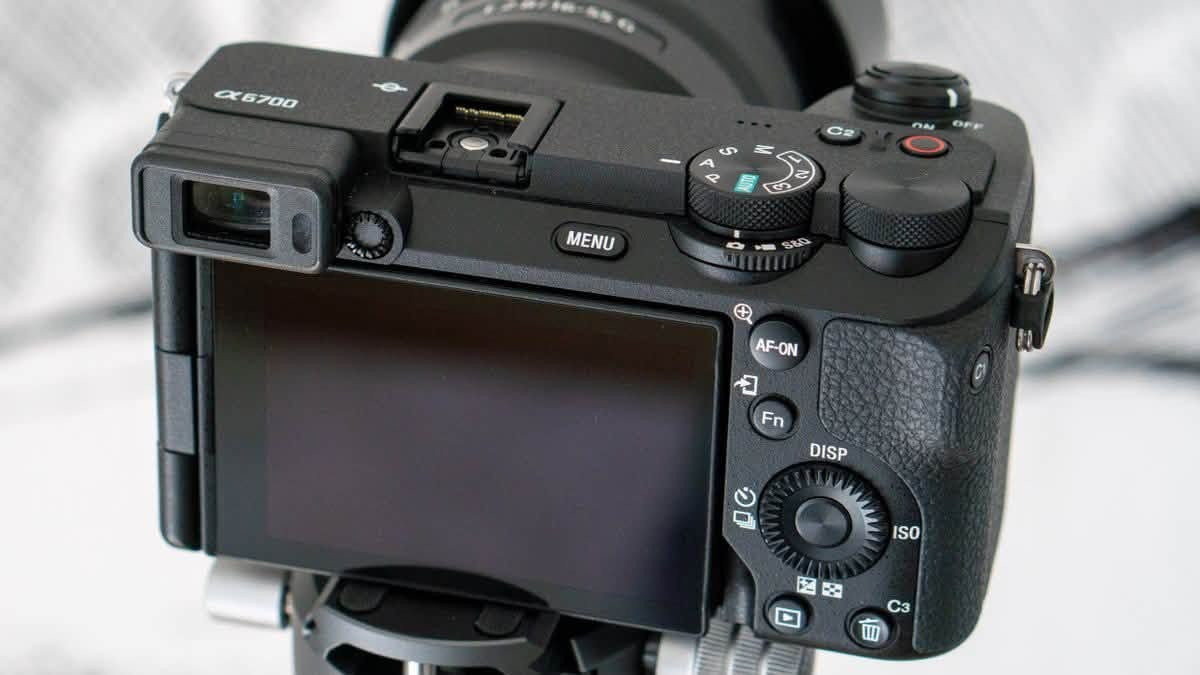 Sony a6700
للبيع 
نضافه 100‎%‎ مكفوله من اي خدوش و عطل 
مع الكارتون 
شتر 5K 
واتساب ***********
