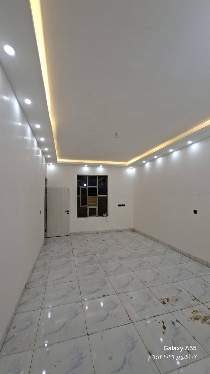 دار 200 متر طابقين 4غرف نوم إستقبال مطبخ حار وبارد صالتين 2 تانكي ماء كبار
تكريت الديوم المربع الثاثي بضهر شارع 60
 البيت صدر طير
قريب من المدارس قريب من الأسواق
قريب جدا من مركز مدينة تكريت
سقوف ثانوية المطبخ والصحيات والكليدور
سحب  الاستقبال والصالة
للجادين بالشراء الاتصال على او خاص
***********
***********

نص مكتوب في الصور:
- Galaxy A55
- ٠٢ أكتوبر ٢٠٢٦ ٦:١٢ م
- Galaxy A55 ٠٢ أكتوبر ٢٠٢٦ ٦:١٢ م
- Galaxy A55 ٠٢ أكتوبر ٢٠٢٦ ٦:١١ م
- Galaxy A55 ٠٢ أكتوبر ٢٠٢٦ ٦:١٣ م
- ٠٢ أكتوبر ٢٠٢٦ ٦:١٣ م
- ٠٢ أكتوبر ٢٠٢٦ ٦:١٤ م