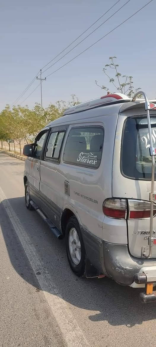 ستاركس • ٢٠٠٢ • ١١ مقعد