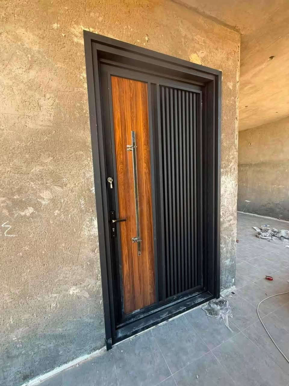 ذا ما ابواب وشبابيك درجه أولى حديد ثقيل او خفيف حسب الطلب صبغ معجون تركيب الباب يجيك مرايه ايعجبك الشغل ارجعلك افلوسك ولباب هديه المتر عله 80ألف رقم الهاتف واتساب ***********او ***********

نص مكتوب في الصور:
- HONOR X9c