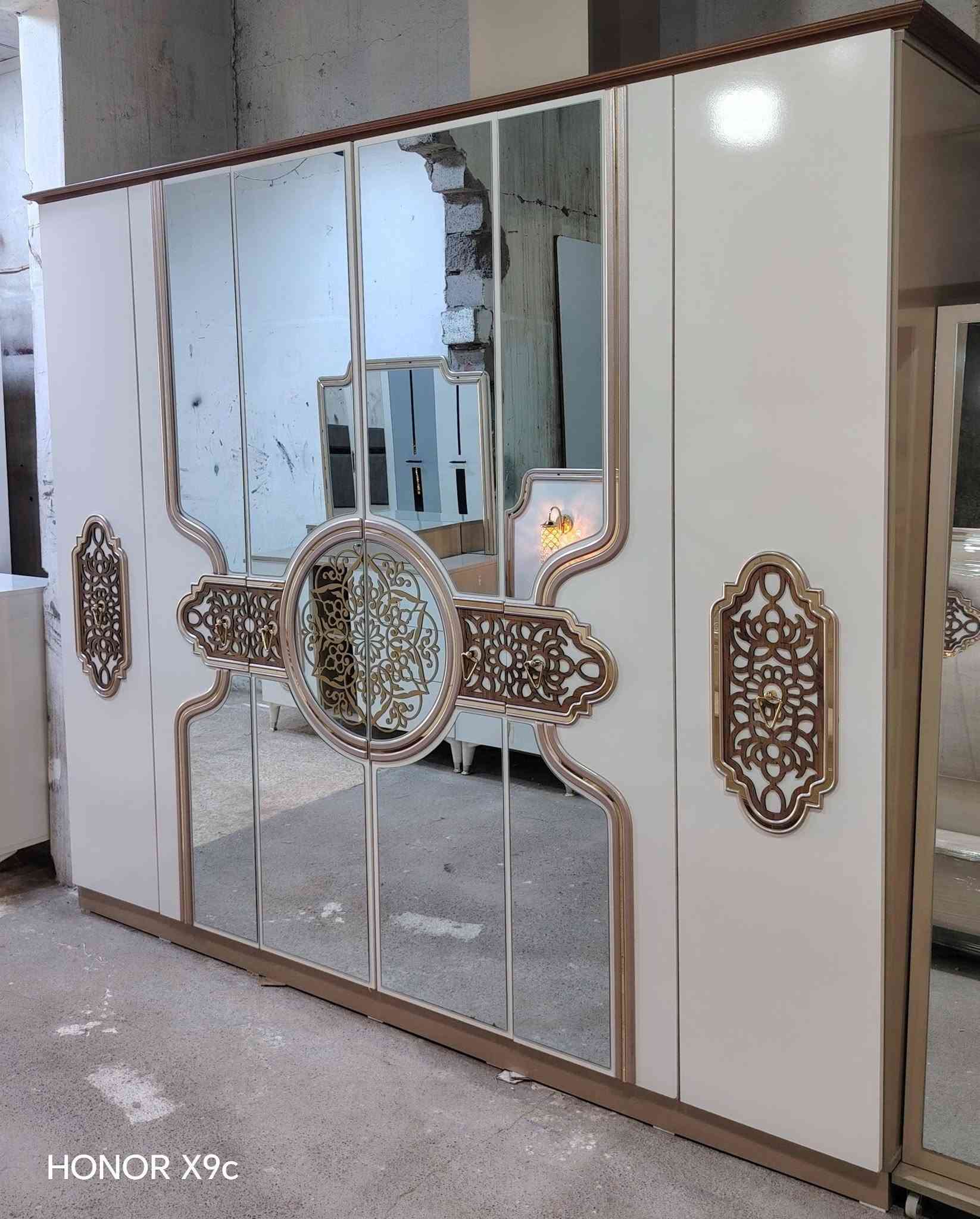 معرض مهند البجاري موصل حي البكر قرب شارع الاطباء لبيع وشراء غرف النوم التركيه المستخدم لدينا غرفه نوم تتكون من تسع قطع نظافه 100% ماركه صبغ حراري  ***********

نص مكتوب في الصور:
- HONOR X9c