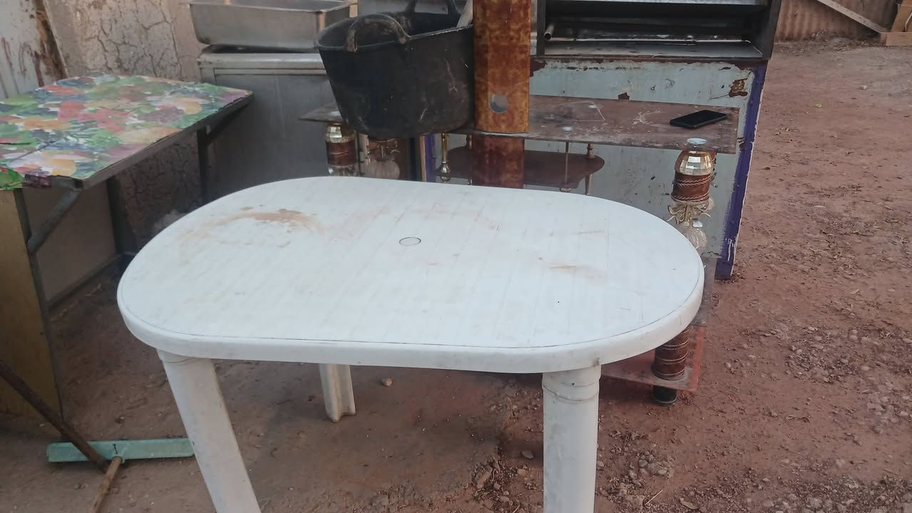 اغراض مال مطعم للبيع اي استفسار هذا رقمي***********
