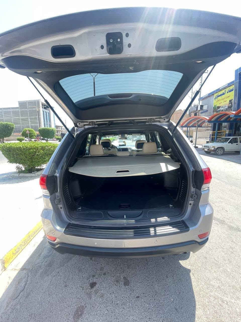 اسلام عليكم للبيع جيب لاريدو موديل ٢٠٢١ المواصفات نص فول الحادث جاملغ وبنيد حادث امريكه فقط رقم بغداد بسمي السياره حلوه وما متعوبه المكان عامريه الفلوجه او بغداد السعر ٢١٠ الرقم ***********
