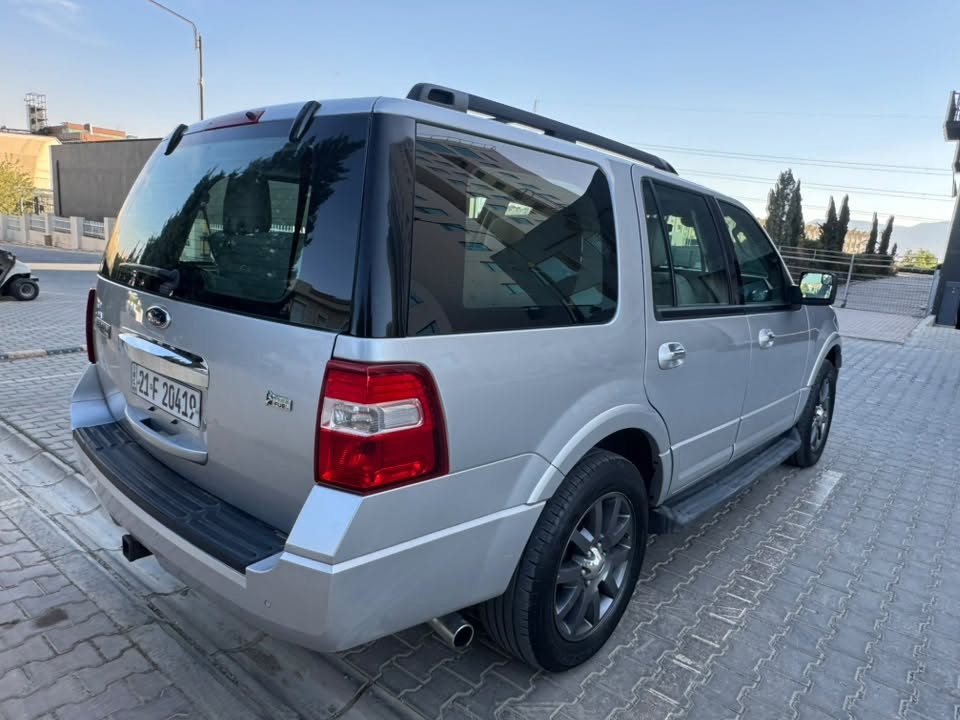اكسبيديشن • XLT • ٢٠١٢