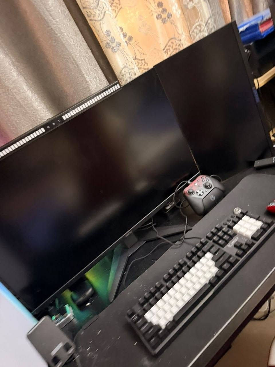 سلام عليكم للبيع PC Gaming كامل مكمل شد والعب
المواصفات: 
المعالج : Intel Core i5-12400F
كارت الشاشه : NVIDIA GeForce RTX 5060
الرام : 16GB DDR4
المذبورد : Gigabyte H610M S2 DDR4
الهارد : Lexar NS100 SSD 1TB
شاشه  الاولى msi 32 .... 
الشاشه الثانيه دراكون حجم 22
اليدة الاولى كيم سير احترافيه 
اليدة الثانيه ليون احترافيه 
الكيبود ميكانيكي msi
الماوس اتاك شارك 
السماعات ثنين هتفون وستريو 
ماوس باد تحويلات يو اس بي ثنين اصليات 8 منافذ اضافيه 
الميز كيمنك 140 سم 
اليوبي اس ماكسما اصلي
الكرسي  احترافي انگير وولف 
حالة الجهاز: (ممتازة / نظيف / استخدام خفيف)
مدة الاستخدام: (شهرين متقطعه الحاسبه مشتغله 20 مره بس)
السعر مليونين و50 وبيها مجال بسيط
مكاني بغداد المنصور
للتواصل خاص او واتساب: 
***********
