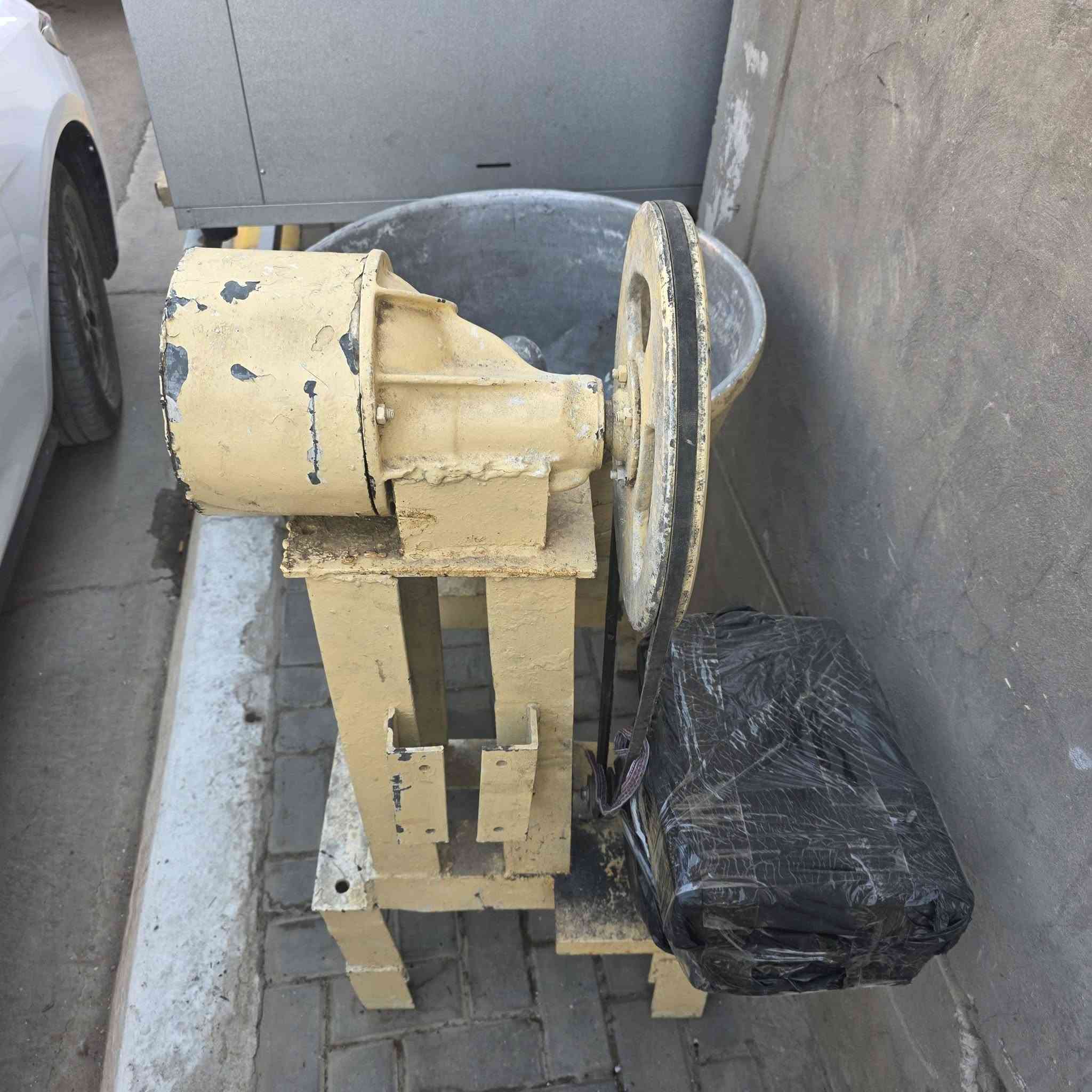 سلام وعليكم اخوان عجانه  للبيع
سوريه تشيل جيس طحين شغاله العنوان بغداد العبيدي *********** بيع او مراوح بلولبيه ام جيس نص جيس عادي سعر خاص
