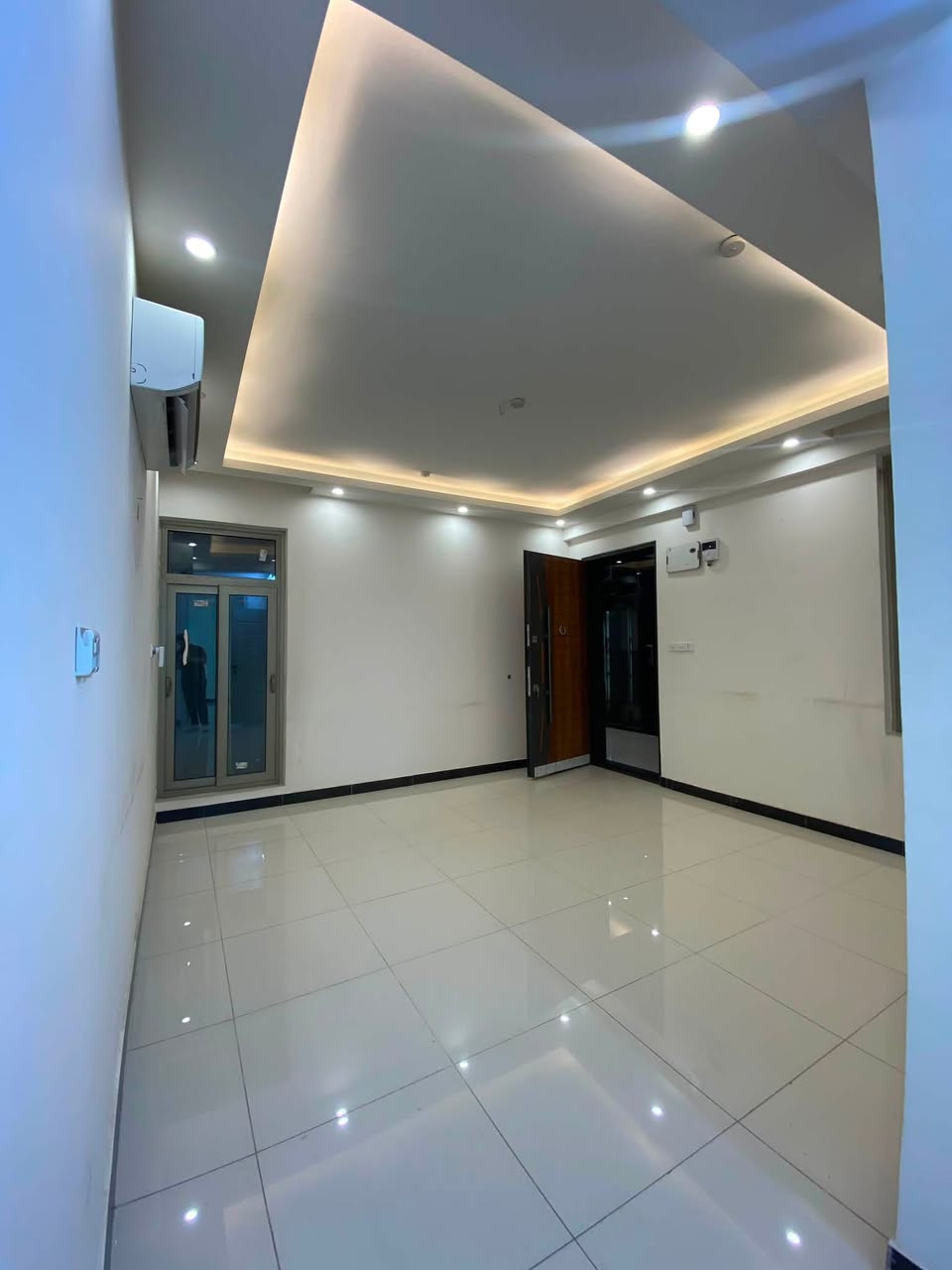 🏡 شقق راقية للإيجار في الكرادة
✨ غرفتين + صالة + مطبخ كامل + حمامات
❄️ مجهزة بالسبالت
🚗 بارك سيارة | 🛗 مصعد 24 ساعة
🛡️ حراسة + تنظيف يومي للبناية
👨‍👩‍👧 مخصصة للعوائل فقط

📞 للاستفسار: ***********
واتساب أو اتصال
