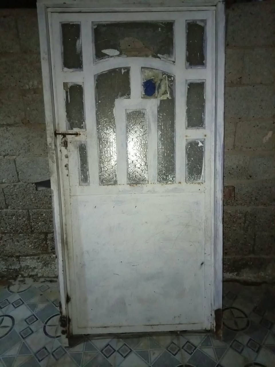 سلام عليكم بيبان البيع نضيفات وكاملات  

***********

