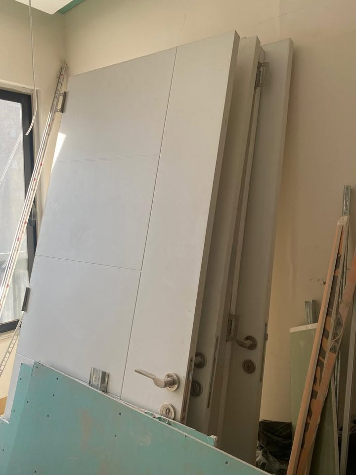 السلام عليكم 
ابواب mdf تركي نضيفات
الواحد ب50
6 ب300 قفل
مكانهن حي الجهاد
للاتصال ***********
