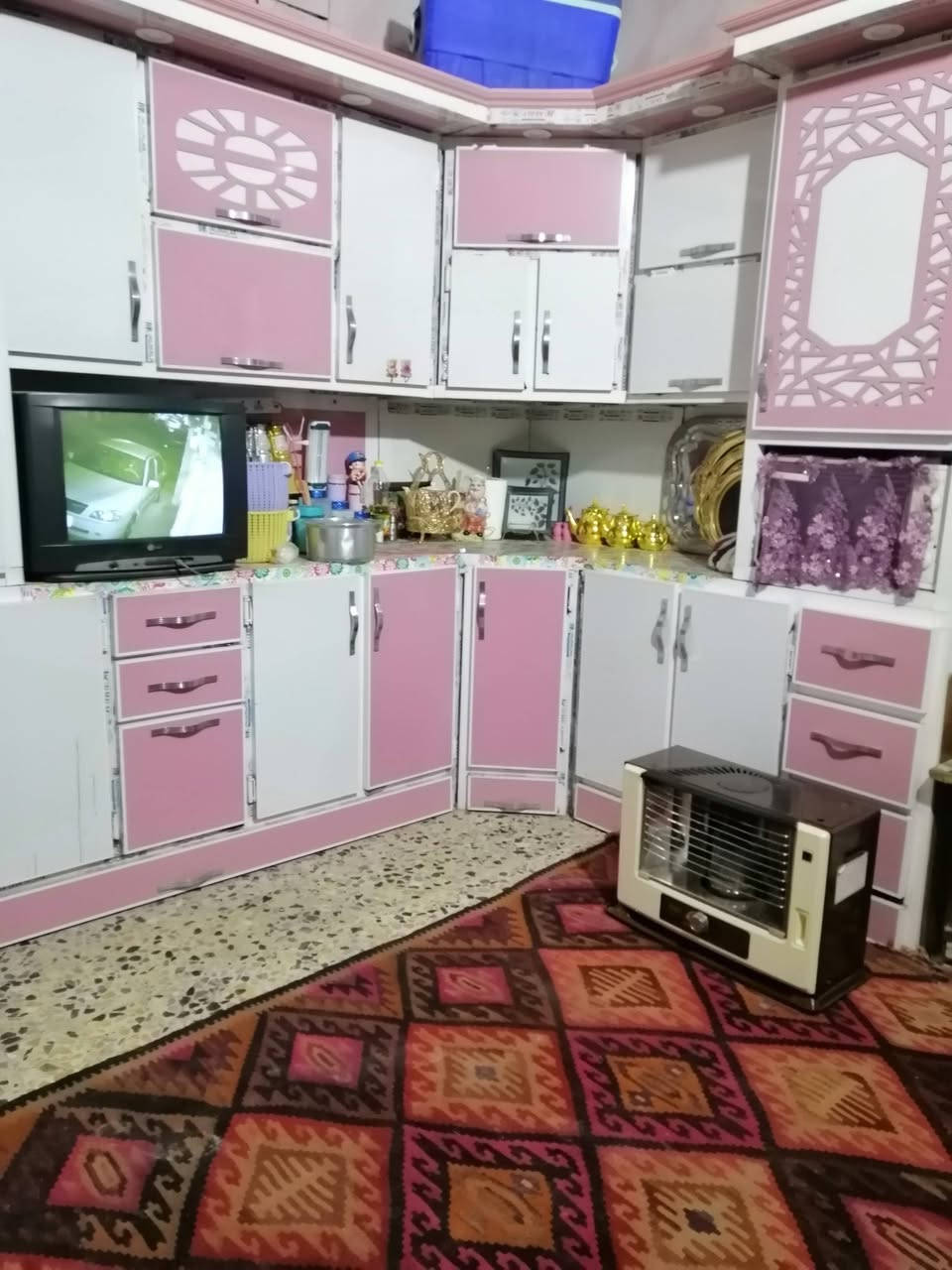 السلام عليكم بيت للبيع زراعي الزعفرانية الزوراء مقابل مول الجوهرة فرع محلات القمة المساحة ١٥٠م طابق ونص قريب على الشارع العام الشارع تبليط للاتصال ***********
