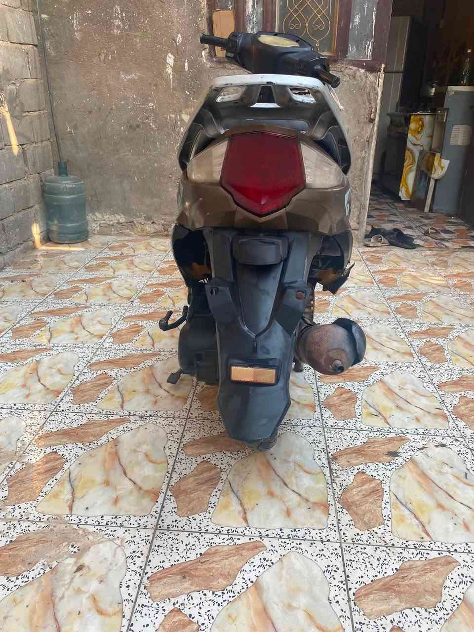 دراجه للبيع نوع سكنس صيني دراجه نضيفه ناعمه كلشي شغال بيه نقص بس راجز سلف فقط سعر ٢٥٠بيه مجال بسيط كلش عنوان بابل سنجار تواصل ***********
