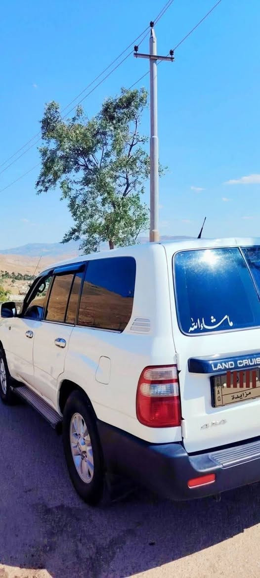 لاندكروز مونيكا موديل 2004 مجهزة وكاملة بدون نواقص معمرة من والى مكينة وگير بشرط بدون صرف بدون بخار دبل تانكي 6سلندر 4500سيارة جاهزة وكاملة ماتصرف عليها دينار 4تايرات جدد عليهن دواخلها جديدة السعر 115بيها مجال للشراي واتساب رقم *********** مكانها كركوك
