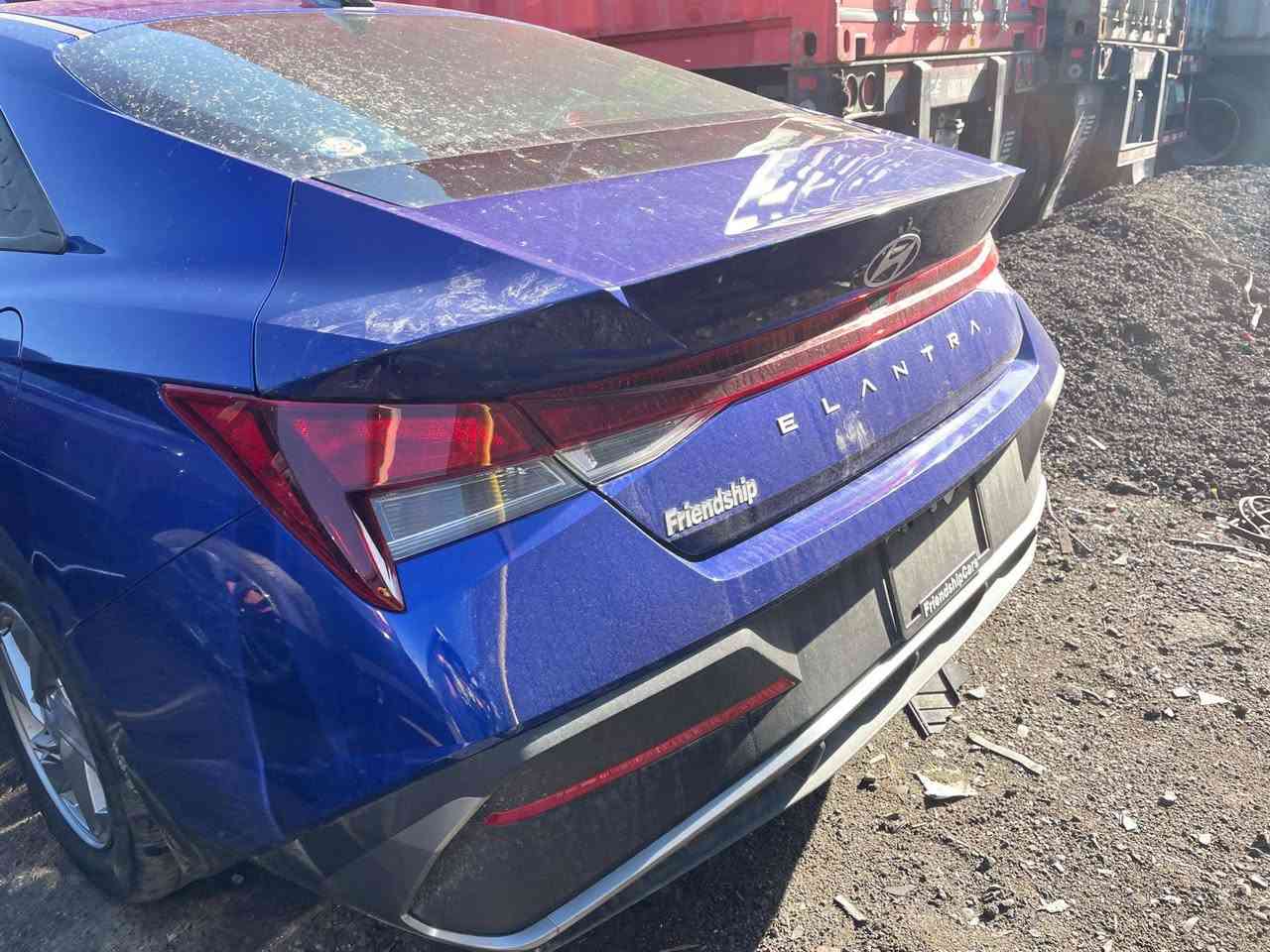 متوفر هونداي لنترا 
موديل 25 
حالين بعمان حادث كما موضح بالصورة 
بمكان المشتري دخالها ذوي الشهداء 
مدة الوصول سبوع بعد الاتفاق 
السعر ب118مطروح بعمان 
مكاني بابل 
***********

