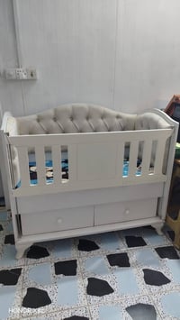 سرير اطفال • هزاز • نظيفه