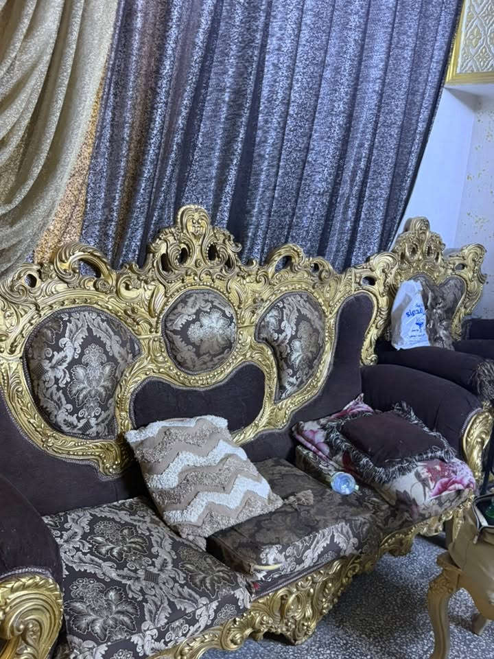 السلام عليكم تخم ملكي مستخدم للبيع للاستفسار  9 مقاعد وطبلات 2 وياه
350 وبي مجال بسيط

*********** وتساب رسائل وشكراً
