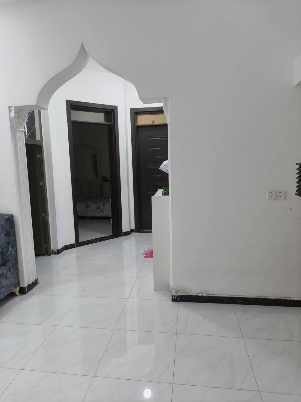 🔰♦️ بيت سكن للبيع #مطلوب_اسكان♦️🔰 
                    
♦️ الــمنطقة : حي الجامعة

♦️ الــمسـاحــة  : 200م

♦️يتكون من طابقين♦️

⭐يحتوي الطابق الاول  ⭐
 🌿  استقبال  - 🌿مطبخ ،حار+بارد   - 🌿هول
🌿غرفتين نوم  -🌿  ومجموعة صحيات 

 
⭐يحتوي الطابق الثاني ⭐
🌿هول - 🌿 غرفتين نوم -  🌿وصحيات

التفاوض مع صاحب الدار حصراً 
      
          🏠💸السعر 💸🏠

     💸مطلوب سكان 60مليون💸

     💸التسديد الشهري 320الف💸

      💸 علق #تم لسعر النقد💸

************************************

❌لــمــعــرفـــة الــمــزيــد ❌
الاتصال على :
📱للستفسار📱  
***********  
***********

✨🔥مــلاحـظـة 🔥✨
مستعدوووون لعرض كافة العقارات للي يرغب بيع البيت او القطع 💁🏡
