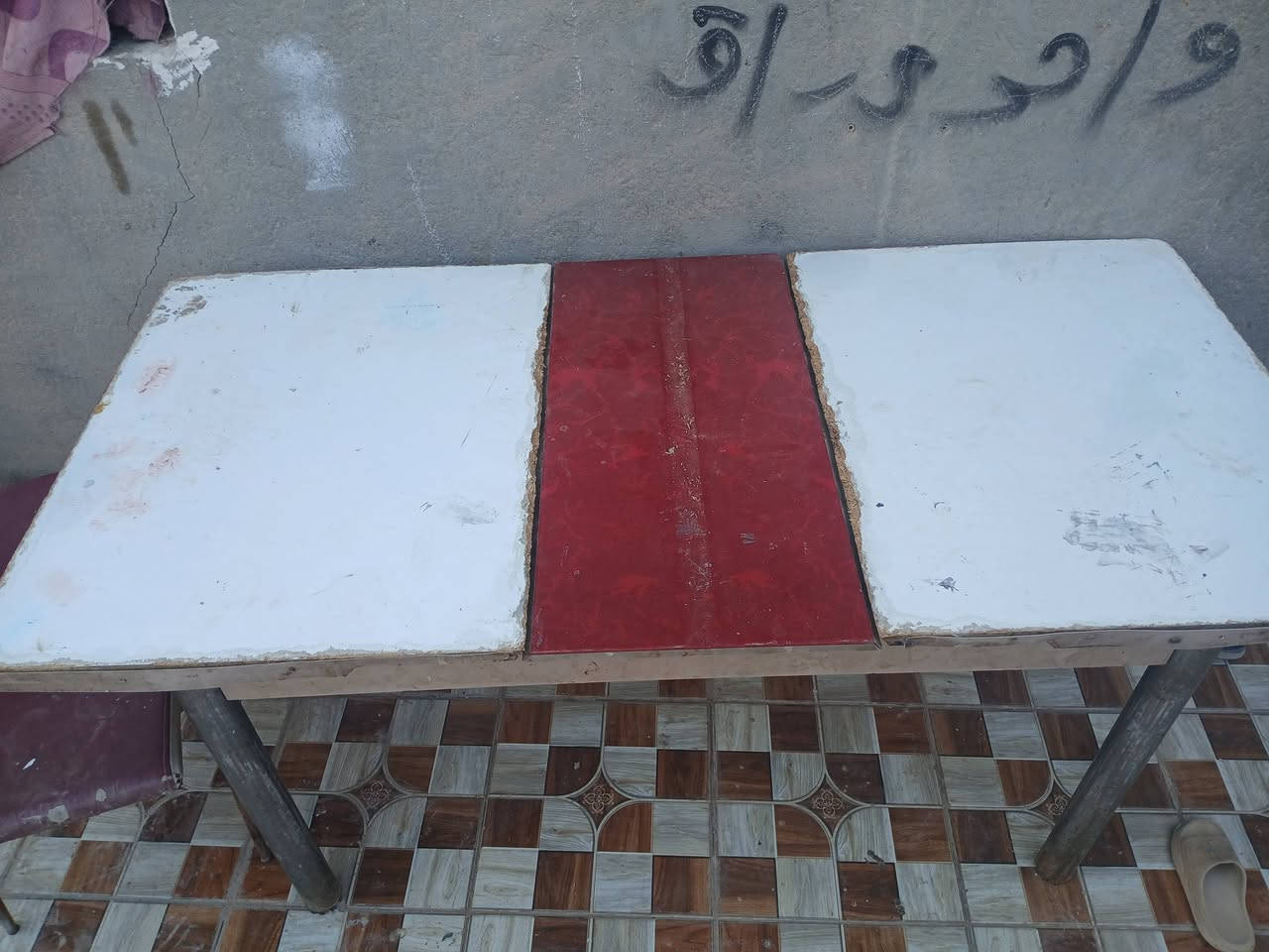 ميز البيع نضيف مابي ايشي السعر ٣٠ الف وبي مجال ***********
