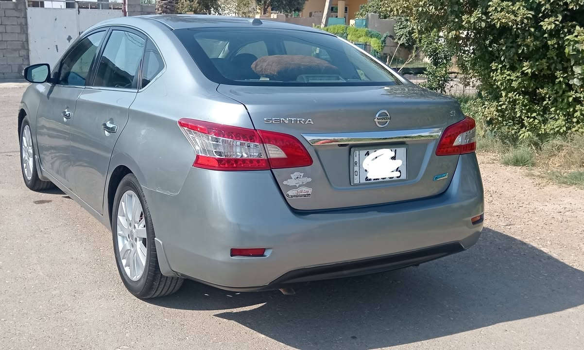 سلام عليكم نيسان سنترا فئهSL وارد امريكي
مواصفات واحد على واحد
نظام ايكو. سبورت. عادي
 كامره خلفيه شاشه كبيره.
تحكم ستيرن
فتحه سقف
تشغيل بصمه
أبواب جنطه أيضا بصمه
كير محرك شركه
إطارات جدد
تدفئه تبريد قطعتين خير من الله
سياره ماشيه 75
كشنات تدفئه
وبعد بيهه هواي مواصفات.
سعر 105 وبيهه مجال 
هاتف. ***********
