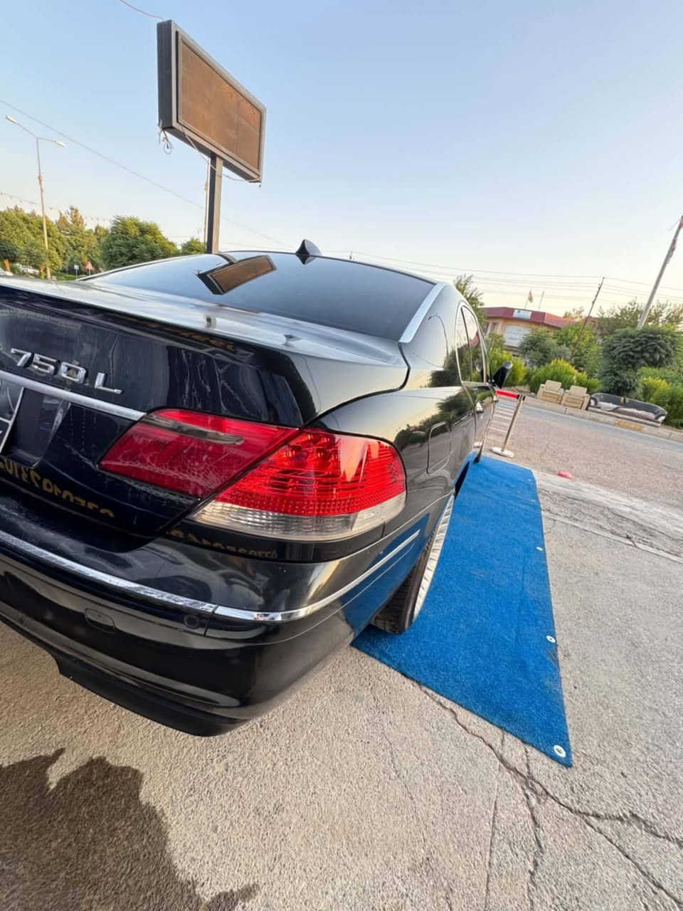 ماشەڵا لەماڵی هەموولایەک
bmw 750
قەپات مواسەفات 
ساخ
vip
گێڕوو مەکینەی لۆک 
سێ پارچەی بۆیاخە بێ دەعم 
بەپارەی بڕاوەیەک 
نرخ....56گەڵاو مەجال 
***********
