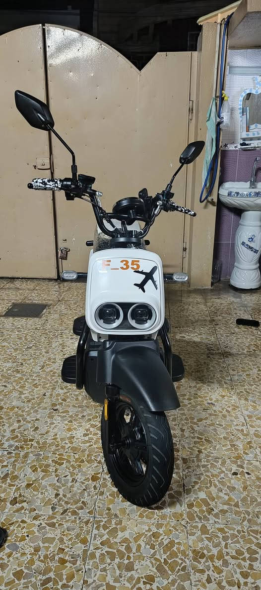 سلام عليكم دراجة شحن ونظيف حيل خمس باتريات يمشي 99  مستعمل 6 اشهر السعر 465 الاتصال على الرقم  ***********
