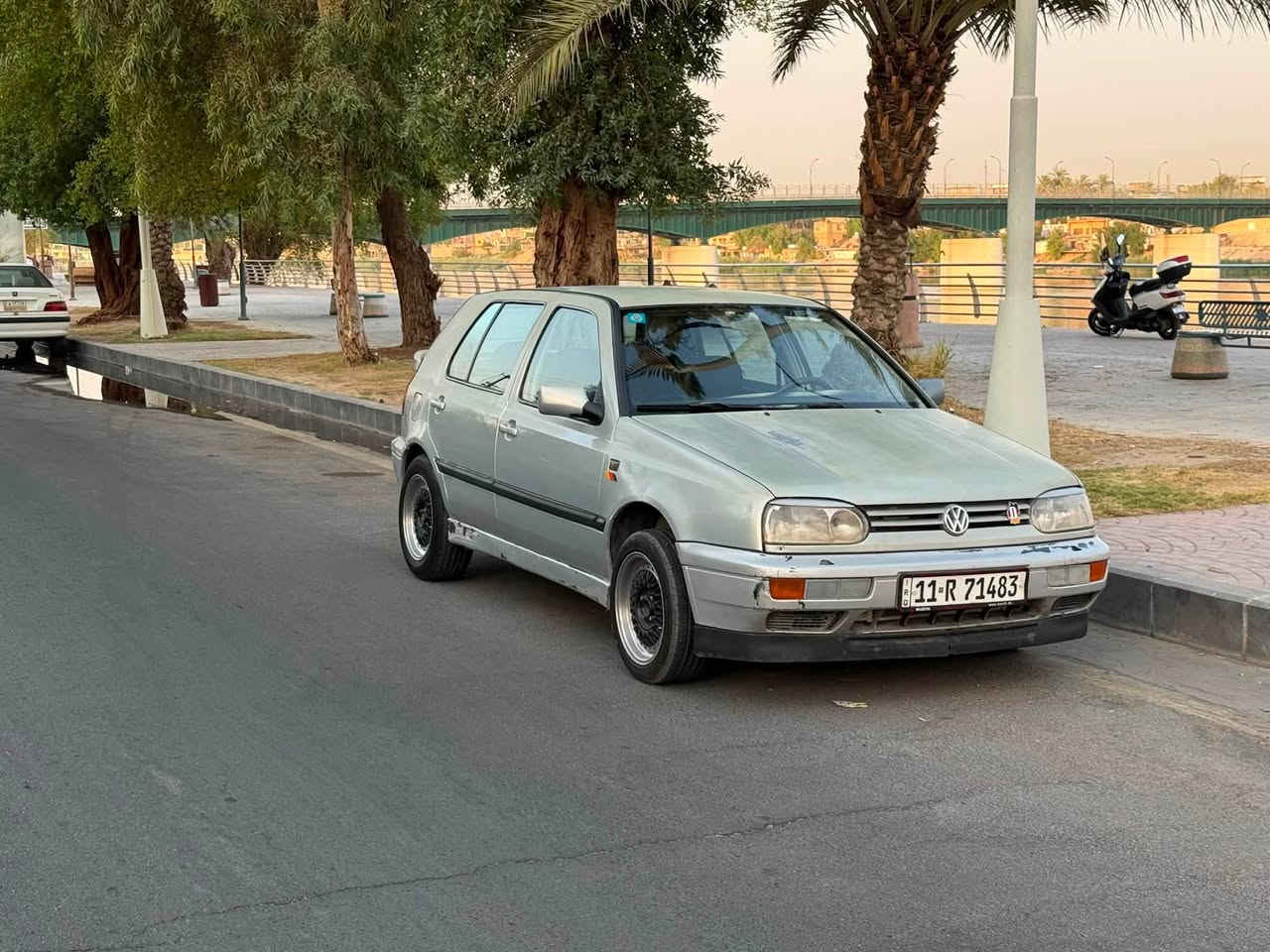 كولف 94🩶
سيارة بدون حادث وبدون قطره معجون
كير اوتو
مكينة ١٨٠٠ دوش مرغوب
تخم تاير ووياله جديد
داخل كلش نظيف
تبريد سياره
السياره كلش نضيفه وجاهزه 
العنوان بغداد الكاضميه 
السعر 41 و بيها مجال 
 ***********للاستفتسار 
((غير متواجد علفيس ))
