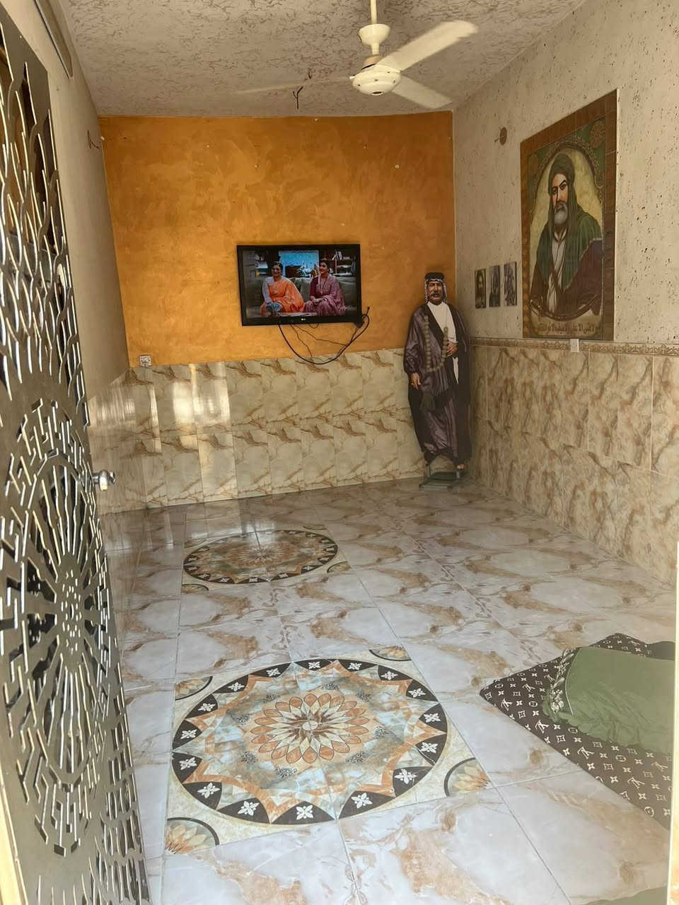 🏡✨ للبيع بيت مميز في منطقة البلديات – شارع المصرف (زراعي) ✨🏡
📍 موقع مميز جداً
في فرع جامع السيد كاظم الفاضلي، والفرع عريض وقريب من الطابو.
📐 مساحة العقار: 100 متر
🏠 البيت طابقين ومناسب للسكن العائلي.
🔹 يتكون من: • كراج وصحيات خارجية
• استقبال واسع
• صالة
• 3 غرف
• مطبخ
• صحيات عدد 2 في كل طابق
• بيتونة
⭐ موقع جيد + مساحة مناسبة + بناء طابقين
💰 السعر والاستفسار يكون عن طريق الاتصال مباشرة:
📞 ***********
📞 ***********
📌 للجادين فقط، يرجى التواصل على الأرقام أعلاه.
