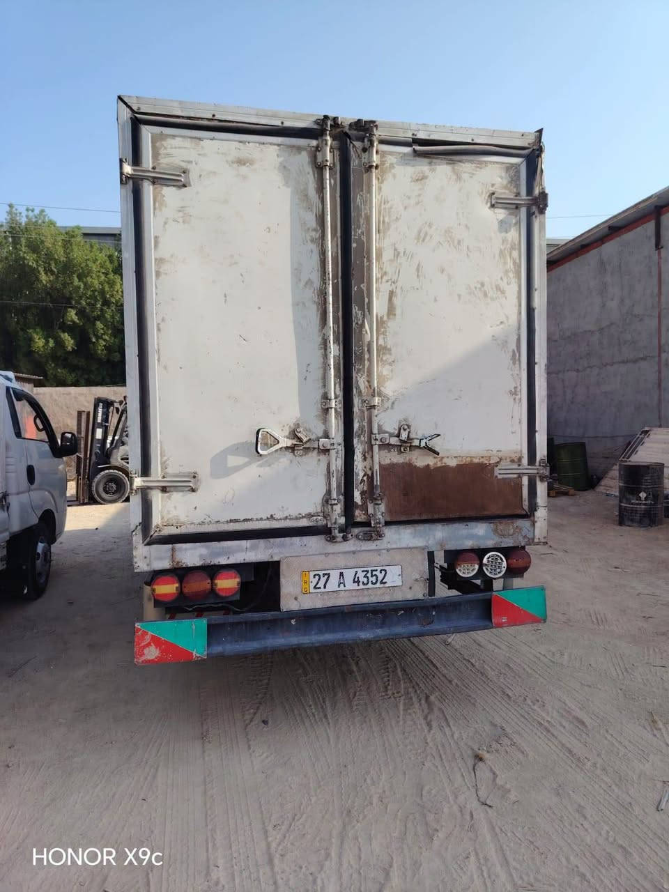 كنتر براد موديل ٢٠٠٧ سنويه جديده ل ٣٠ شاصي كير مكفولات محرك خيط بخار جهاز مايشتغل بوكس نضيف سعره ١١٥ وبيه مجال موجوده بالنجف مدينة المعارض للاستفسار الاتصال على 
*********** ***********

نص مكتوب في الصور:
- HONOR X9c