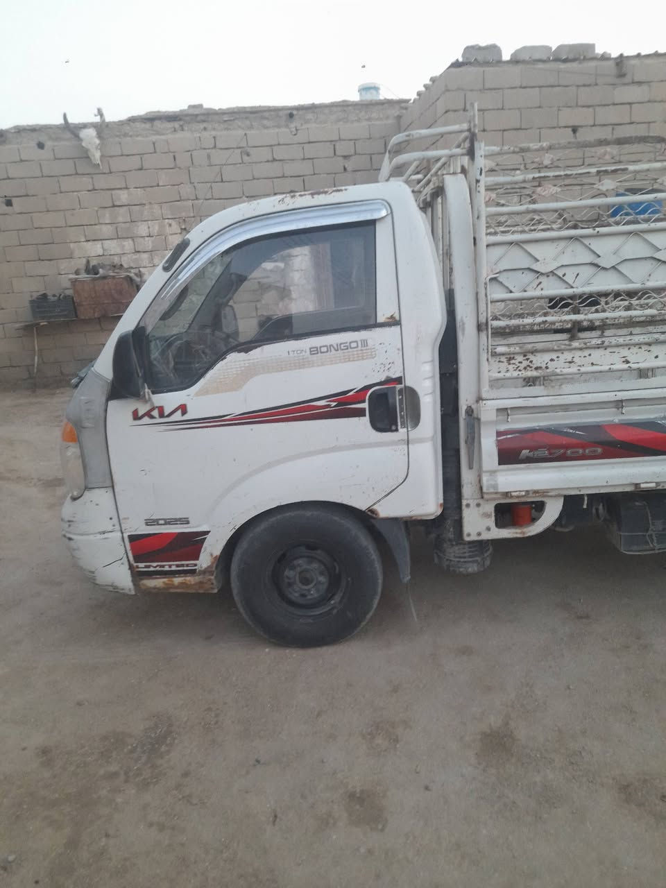 سلام عليكم  بنكو مديل الفين و6 محرك وكير مكفول  سياره جاهزه تحويل شوكت ما تريد   مكاني البصره المدينه السعر 60وبيه مجال فقد شراي يتصل عله رقم صاحب سياره ***********
