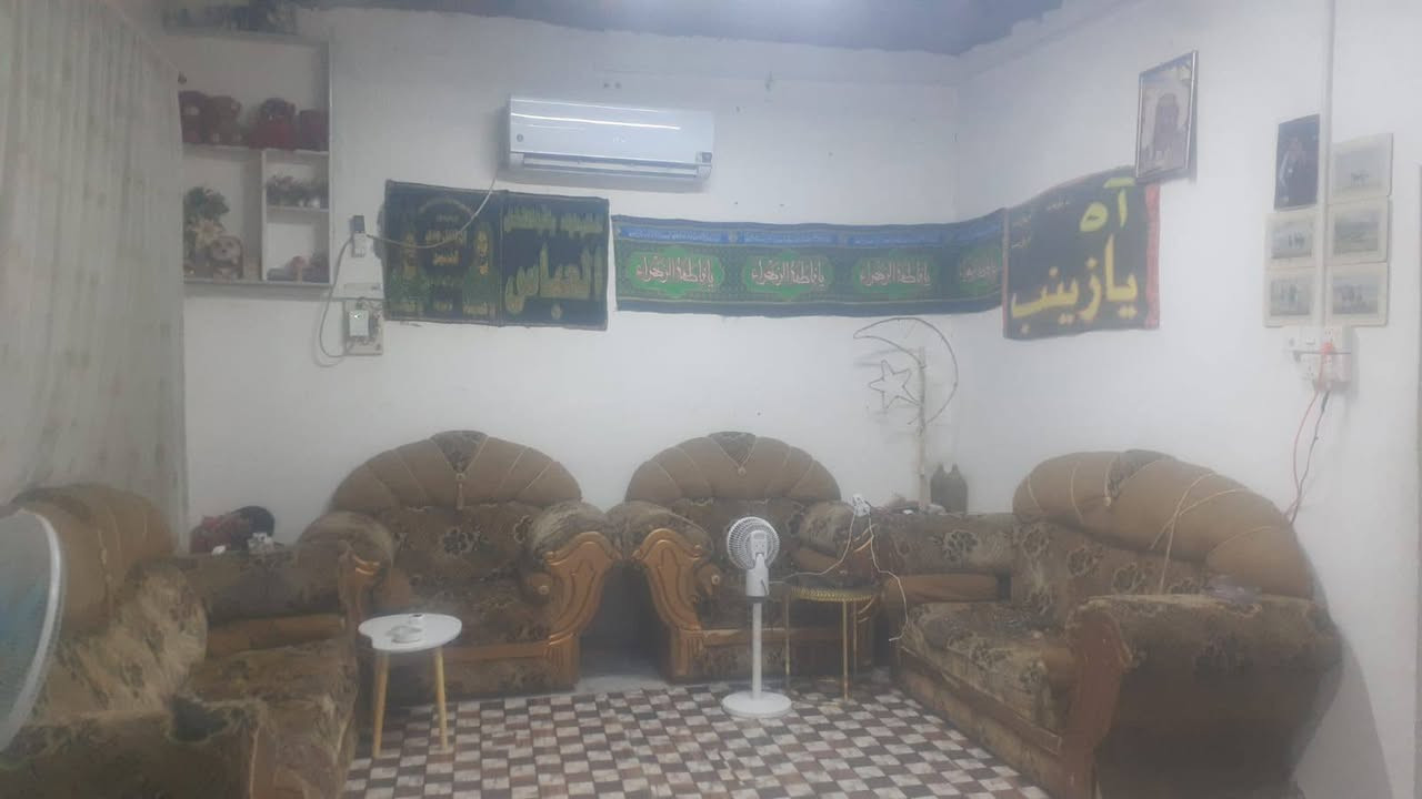 سلام عليكم بيت للبيع عويسيان شارع القصر بل البدايه المساحه 200 متر بلديه بي معامله تمليك بيت جاهز سعره40 وبي مجال للشراي التواصل***********.    ***********

