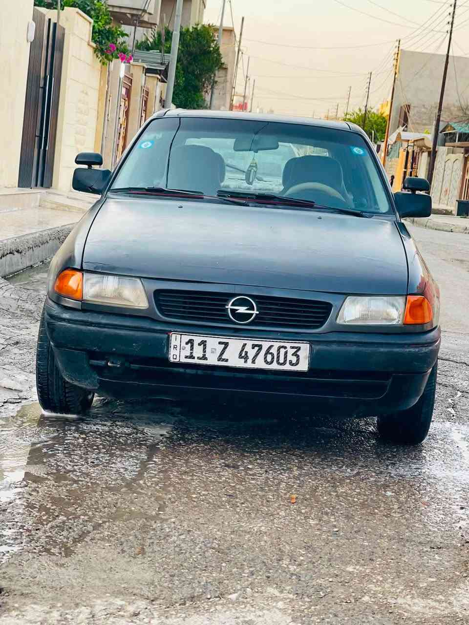 السلام عليكم اوبل 1993 
محرك حجم 16 محرك وكير شررررط 
سنويه جديده شرط التحويل  
كهربائيات كلها شغله 
كيلو متر رون حماوه بانزين كلها شغاله سياره جاهزه 
مكاني الموصل 

*********** اتصل بي وتساب
