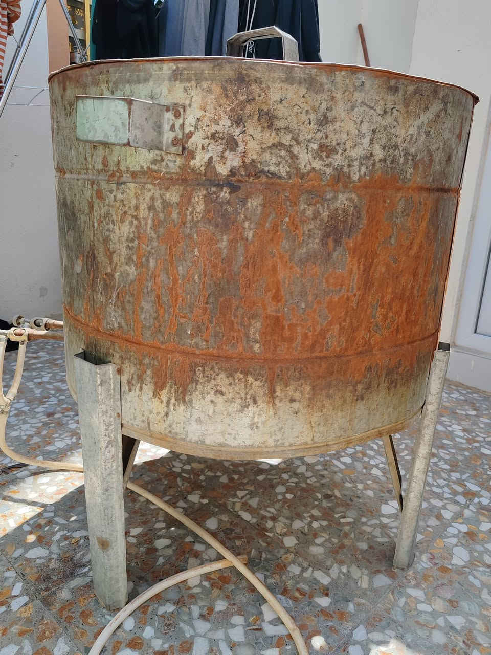 سلام عليكم متاح تنور للبيع 
المكان نهايه امن الداخالي قرب افران الؤلؤه بهاذ الحي الجديد شراي يتصل ***********
