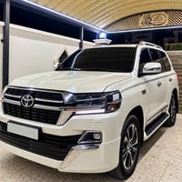 لاندكروزر GXR • ٢٠٢١ • V8