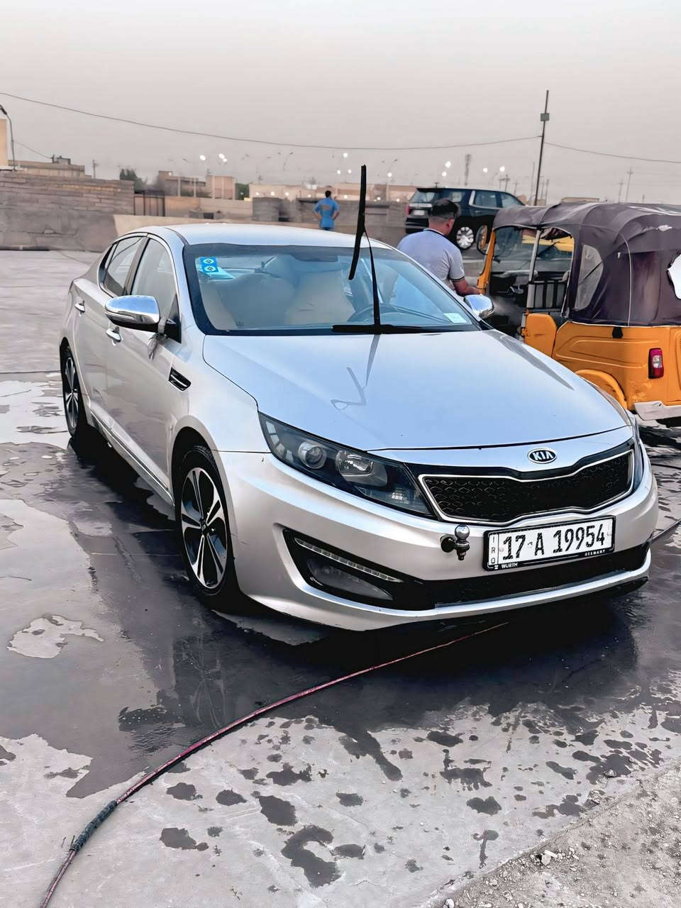 السلام عليكم
سياره اوبتيما موديل 2013 خليجي 

2400 

گير ومحرك وتبريد كفاله 

حدادية مضبوطه + تخم تاير جديد + منظومه زنون 

+ شاشه + شرط المداور 

السعر 110 وبيها مجال كلش بسيط 

مكان الناصرية 

*********** واتساب

‏‪***********‬‏
