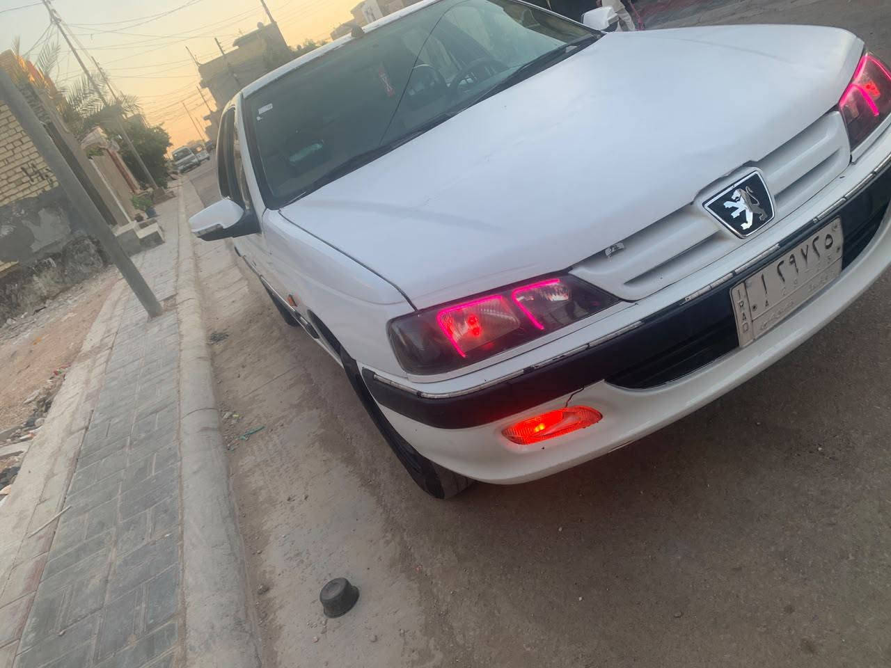بيجو بارص مؤديل 15 السياره شتريت بيها جمالغ خلفي ومبدل جاملغات الامامي وبنيد طاير ..سياره ستؤني مسؤي الصدر مالتها وكيرها مبدله فلاؤين فرنسي ..المكينه ستؤني طلعتها من الفيتر بس طلعت صوت براص بسيط...مارجعتله ستؤني مبدل بؤش وكرنك وبساتم ورنكات..يشهد الله مصارلها شهر بس ماعرف طلعت صؤت براص..سنؤيه 28 راعيها بالنجف..معرؤضه 37وبيها السياره شادلها شاشه وسستم صؤت@ مجال***********
