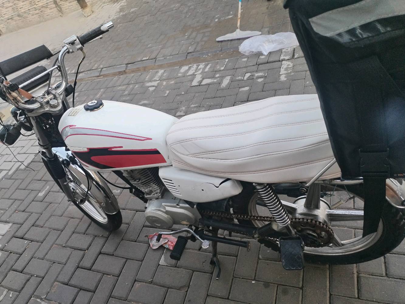السلام عليكم دراجة نامة 4 كير مبدل بيها بس كور اصلي كلجات جدد تايرات جدد كابريتر بيهاMP3 ما بيها نضوح العنوان بغداد الشرطة الخامسة السويب يم اسواق جمال السعر 275 وبيها مجال قليل الرقم ***********