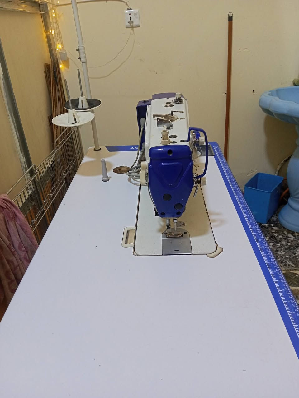 السلام وعليكم مكينه خياطه صناعي وكالة كابوي نظافتها ٩٠٪ مكينه فول قطع وتحكم سرعه وبيها بعد هواي شغلات تحكم من الشاشه السعر من الأخير 400 ألف مكاني بغداد البياع حي الشهداء رقم الهاتف ***********
