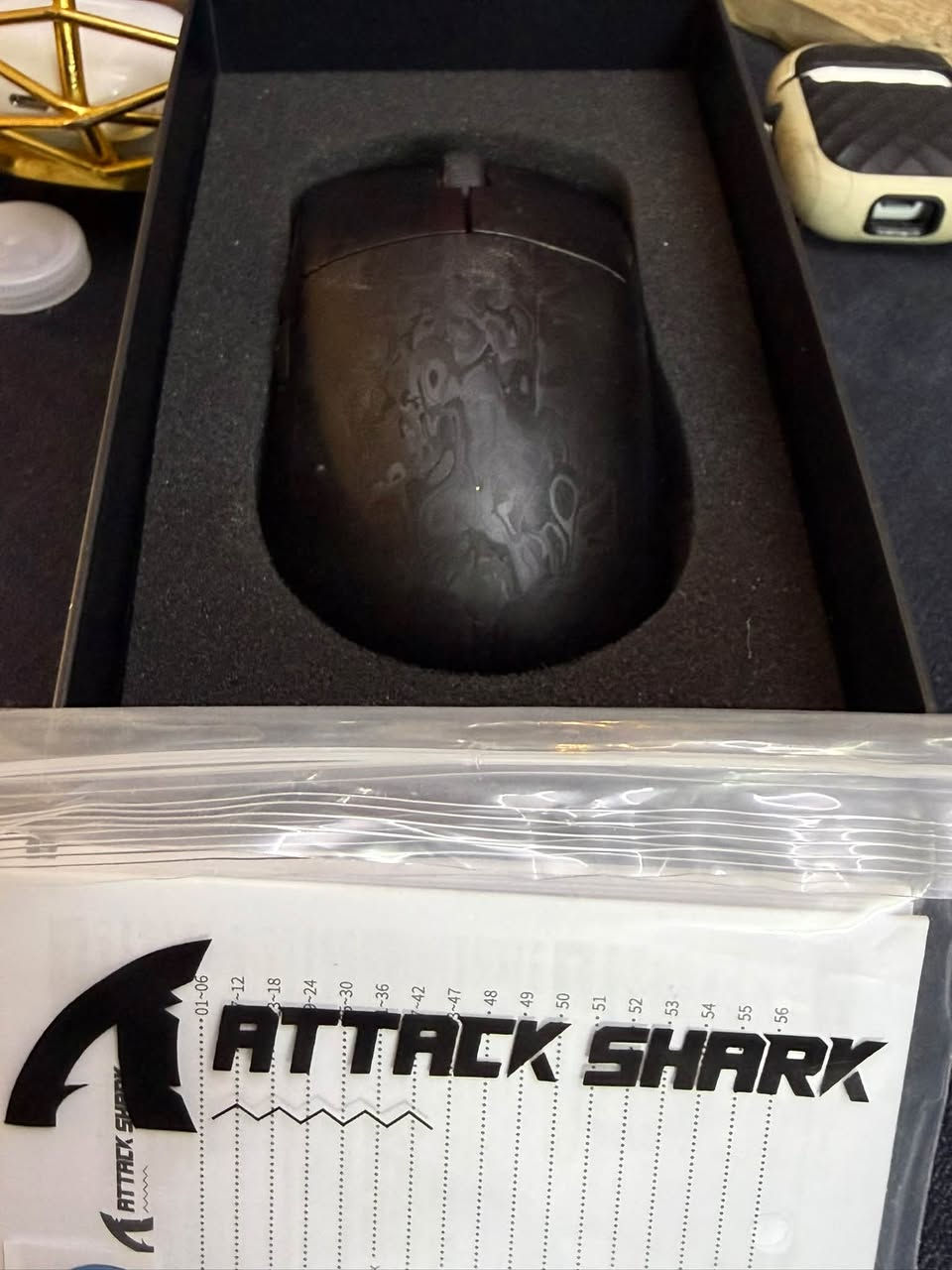 🔥 للبيع ماوس قيمنك احترافي ATTACK SHARK R1 ULTRA 🔥
السعر 65 الف *********** اخو الجديد استخدام كلش قليل 

🎮 الموديل: ATTACK SHARK R1 ULTRA – PAW3950MAX

⚡ المواصفات:

* 🖱️ مستشعر احترافي PAW3950MAX
* 🚀 يدعم معدل Polling Rate يصل إلى 8K
* 🪶 تصميم خفيف الوزن لسرعة الحركة والاستجابة.
* 💎 هيكل مصنوع من مواد مركّبة من ألياف الكربون.
* 🎯 دقة عالية وسرعة استجابة، مناسب لألعاب التصويب والقيمنك مثل Warzone وCall of Duty.
* 🖤 لون أسود بتصميم مميز ونقشة أنيقة.
* 📦 يأتي مع علبته الأصلية.

💰 السعر: 65 الف المكان شارع فلسطين ساحه بيروت 
***********
