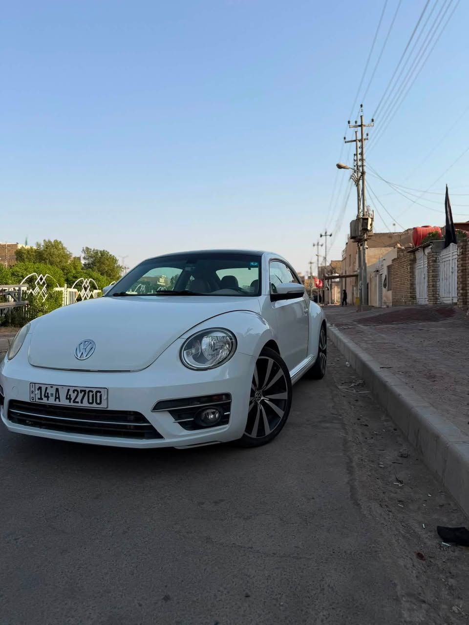 السلام عليكم بيتل 2018 SE 2.0tsi
فول مواصفات 
 ، السياره حادثها من امريكا فقط دعاميه 
اماميه ماشيه 100 كيلو
بالعراق صارت بيها طخات سطحيه بلجاملغات الاماميه بدون دواخل وتبدلن بقطع اصليه وربع بنيد تقريباً صبغ بدون ايرباك بدون دواخل 
السياره جاهزه للاخير بدون مصرف نقصها الوحيد دبه زراگات 
السياره بانورما ، شاشه كبيره ، تدفئه كشنات ، تدفئه بلمري 
هيتر جامه خلفيه ، نقاط عمياء ، رادار خلفي توقف ذاتي 
كامره خلفيه , ابل كار بلي اندرويد اوتو ، داش كام امامي خلفي ،
سستم صوت عالي ونقي جداً ، مع باقي مواصفاتها المعروفه 
سعر السيارة 115$ بي مجال لاتقارنها بغيرها الي بدون بانورما وشاشه صغيره رقم بصره الجديد سنوية 2030 مشروع وطني  ،
مكان السياره ميسان العماره
***********
 
3VWJD7ATXJM711176
