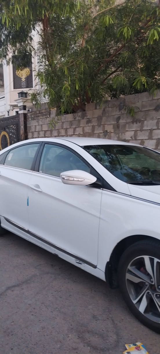 سوناتا ٢٠١٣ بغداد
رقم بغداد
بيه الباب الوره السايق مبدل اصلي 
بيه حساس خلفيه
وشفتات ستيرن
قطعتين تبريد
مكاني الرمادي 
١١٣ وبيه مجال بسيط
***********
