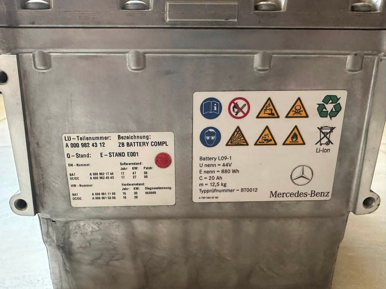 سلام عليكم 

بطارية ليثيوم أيون بجهد 48 فولت (Li-ion 48V Battery Pack).
 مال مارسيدس S 450 2019

طلعتلي ويا الغراض ما اعرف تشتغل او لا اب،يع فحم الي تفيدة يدخل خاص او يتصل وبالخدمة 

رقم الهاتف ***********
