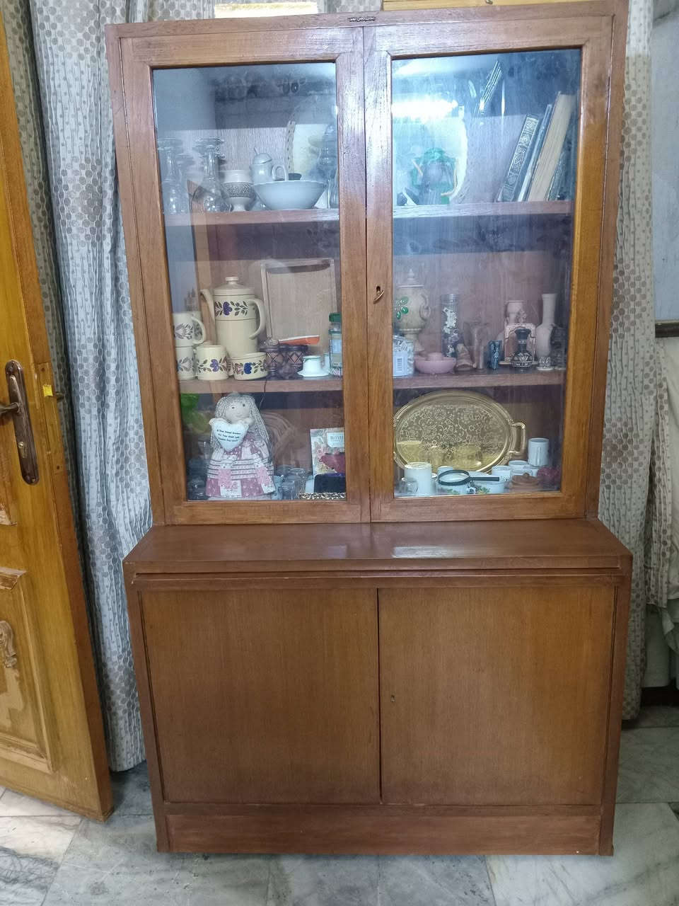 السلام عليكم ورحمه الله وبركاته فاترينا ومكتبه ب٩٠ للبيع  للإستفسار ***********
