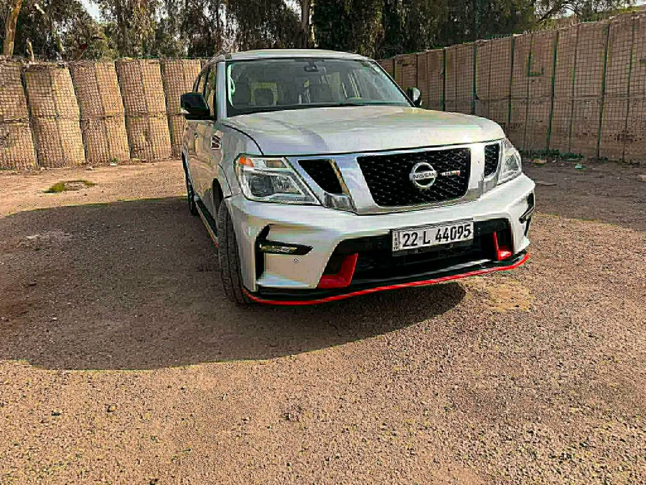 نيسان باترول (سيف العرب) – أرمادا نيسمو 🚘
🔥 موديل 2017 | فئة LE 🔥

📍 رقم أربيل
📄 سنوية جديدة باسمي

🔧 الحالة:
 • السيارة بيها صبغ 
(بنيد + چاملغ + كلير باب السائق )
 • ❌ بدون شواصي
 • ❌ بدون راديترات
 • الهيكل بلادي

⚙️ المحرك & القير:
 • كير ومحرك بشرط
 • تحويل مباشر

🏁 مواصفات نيسمو الكاملة (داخل / خارج):
 • كت نيسمو رياضي
 • دعاميات + كشنات + بطاين نيسمو
 • داخلية قرميدي فخمة
 • جنوط 20 إنچ

🛋️ الداخلية والراحة:
 • كشنات جلد كهرباء مع تدفئة
 • الكشن الأمامي تحكم كهرباء كامل
 • الكشن الخلفي كهرباء
 • صندوق كهرباء
 • بصمة تشغيل + بصمة أبواب وصندوق شفط
 • مراي شفط
 • إضاءة ترحيب
 • وضعيات قيادة متعددة

❄️ التبريد:
 • تبريد 3 قطع نظام سبلت ثلج ❄️ 

📱 التقنيات:
 • شاشة كبيرة
 • كاميرا خلفية
 • حساس أمامي + خلفي
 • نظام صوتي فاخر BOSE