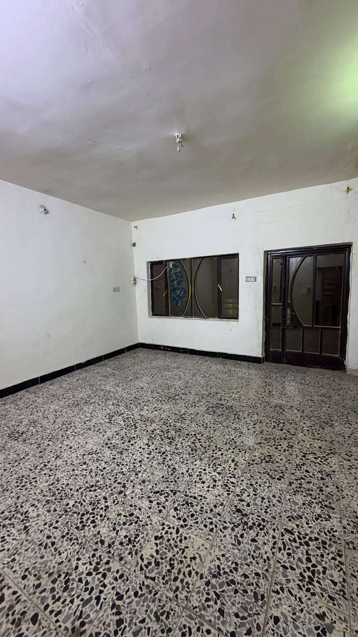 لسلام عليكم 
✅بيت للبيع في منطقة الغدير 
✅مساحتة٦٥م واجهه ٤م نزال ١٦ م 
✅يتكون من طابقين و٣غرف نوم وحمامين 
✅شارع عريض
✅للاستفسار يرجى الاتصال على***********
✅ مكتب الزاد للأستثمارات العقارية والمقاولات العامة 
✅موقع المكتب (بغداد -الغدير) قرب مختبرات النخبة

