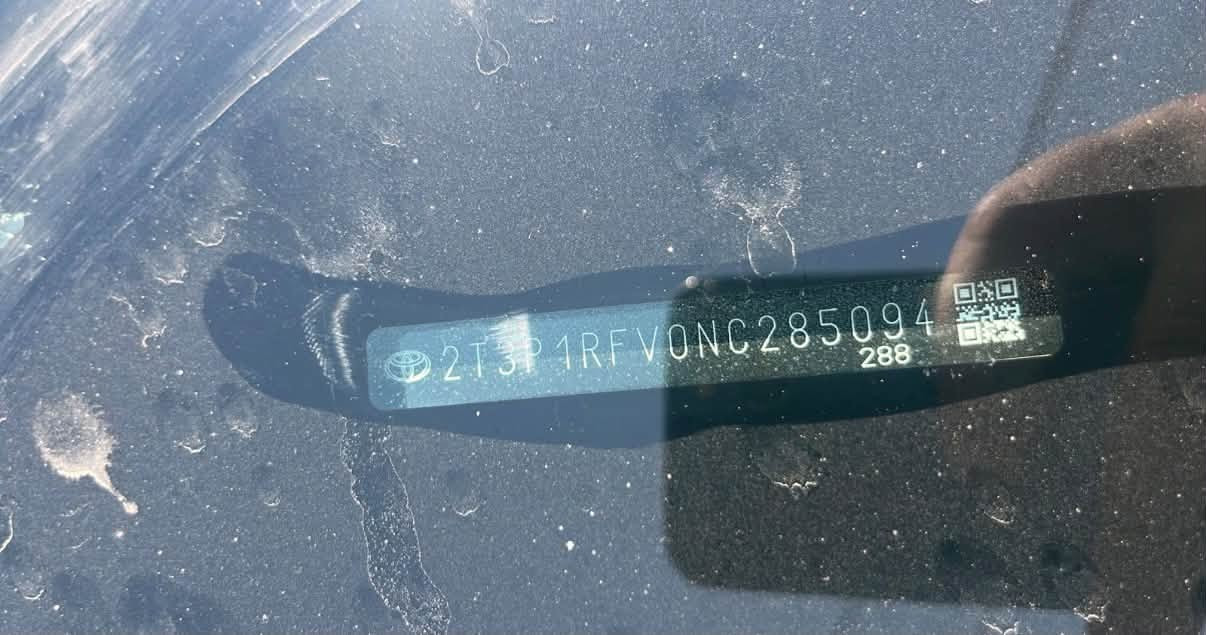 Toyota Rav 4 2022 بانزين
🎖️ وارد امريكي مواصفات XLE :
بصمة رادار دخول ذكي
بريك بصمة
دفع رباعي AWD
رادار امامي خلفي
ابل كاربلاي + اندرويد اوتو
قطعتين تبريد كير 8 نمر
محرك 2500
والخ مواصفات ال XLE عدا الفتحة
🏎️ الممشى : 100 الف كم ( قابل للزيادة ) 
بدون صبغ بدون ايرباگ صور الحادث مُرفقة 
وهذا رقم الشاصي : 2T3P1RFV0NC285094
ملاحظة : بيها رصعات بالباب الخلفي سكن 
موضحة بالفديو .
مرقم اربيل الجديد 
سنوية باسمي تحويل مباشر ثاني يوم
💸 السعر : 21,500$ يعني 215 ورقة وبيها مجال 
📍 مكان السيارة : موصل ، اربيل 
📞 للأستفسار : ***********

