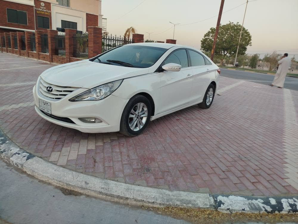 سلام عليكم للبيع هونداي سوناتا موديل 2011 خليجيه كير مكينه حداديه تخم تاير تبريد جاهزة الخير ماعوزه اي شي محرك 2400 مكفولة من الضربة بيه صبغ السعر 93 بيه مجال عنوان كربلاء *********** كربلاء, العراق
